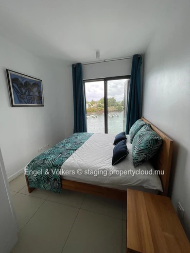 Stunning 2-Bedroom Apartment with views of the marina and mountains - Excellent Rental Investment