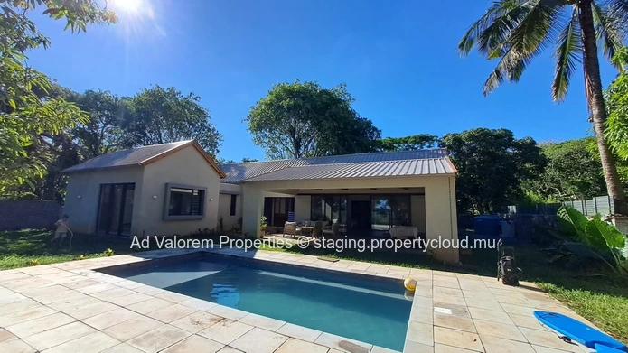 Spacious House for Rent in Constance – Large Plot, Pool & Lush Green Surroundings