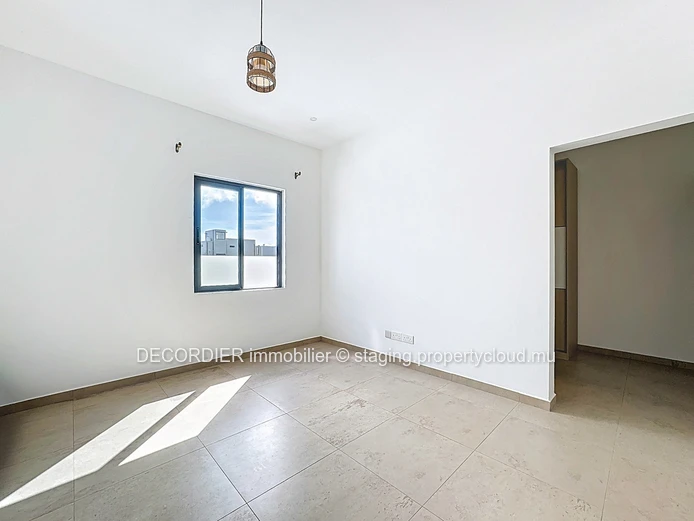 New villa in a residential area (Sole Mandate)
