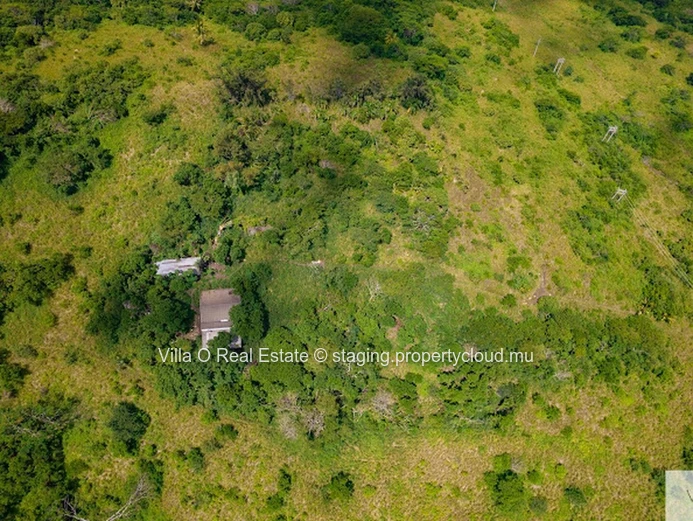 Idéal pour un projet immobilier ambitieux, ce terrain agricole situé sur les hauteurs, offre des vues panoramique. (Mandat exclusif)