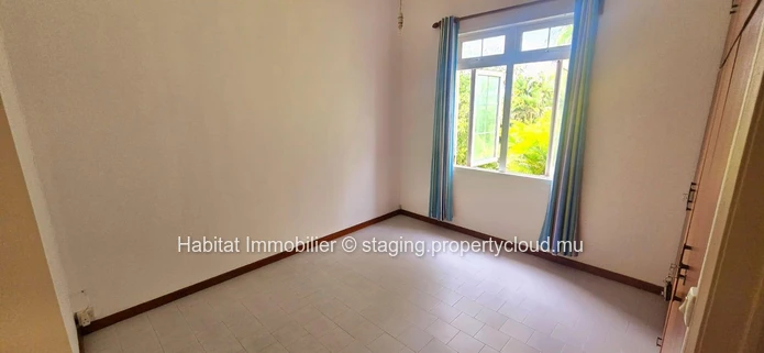 Découvrez cette charmante maison non meublée d'environ 200 m² à Curepipe