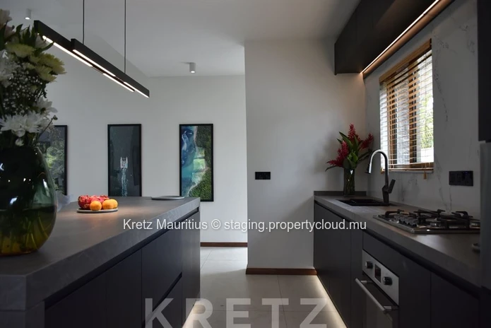 Contemporary 3-bedroom villa with 5-star hotel-style access