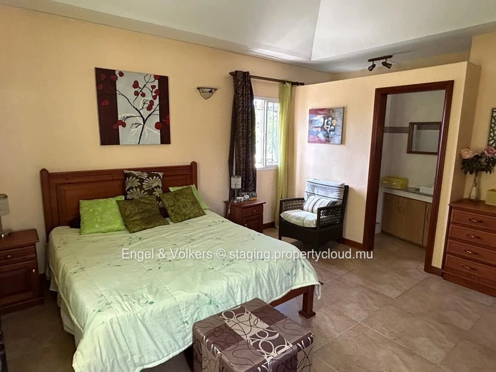 Charming and Spacious 5-Bedroom House for Rent – Large Plot, Private Pool & Peaceful Setting