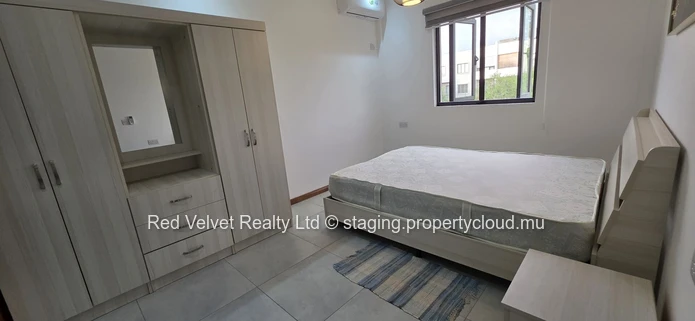 Maison de ville de luxe meublée avec 3 chambres, terrasse sur le toit et jacuzzi – Flic en Flac | Rs 15M