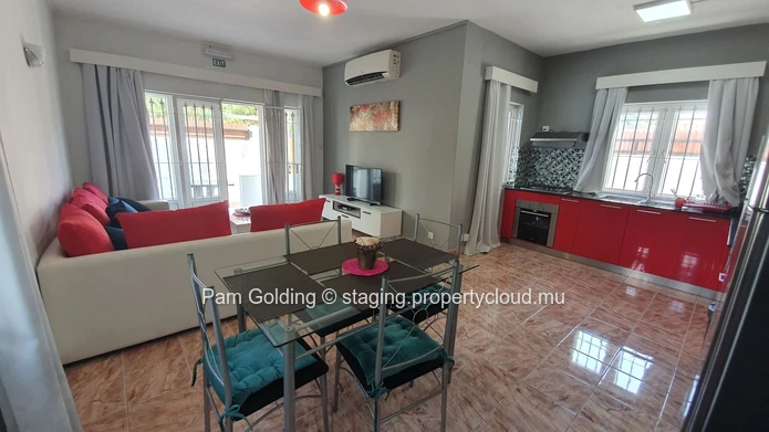 Small complex with good investment opportunity. (Sole Mandate)