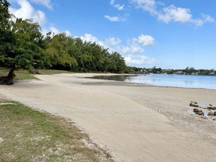 Stunning Beachfront Apartment in Calodyne with 3 Beds, Communal Pool, and Sea Views 