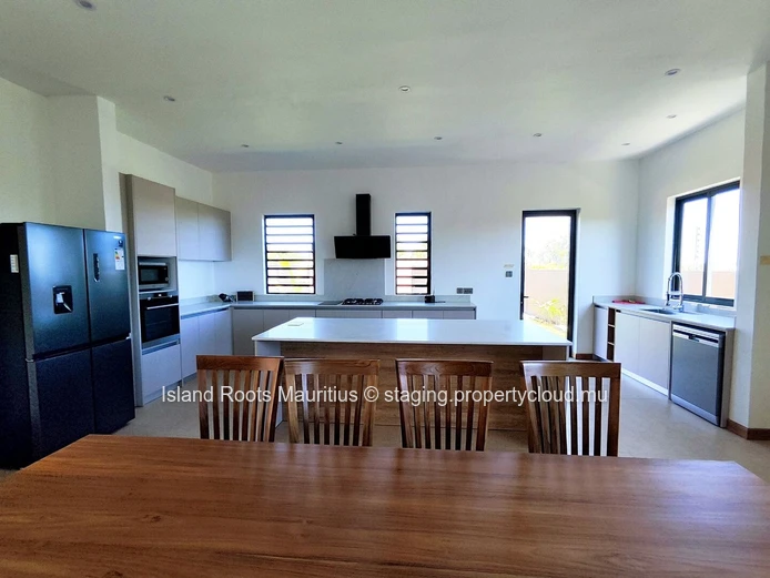 Prestigious 4-Bedroom Villa for Rent – Péreybère