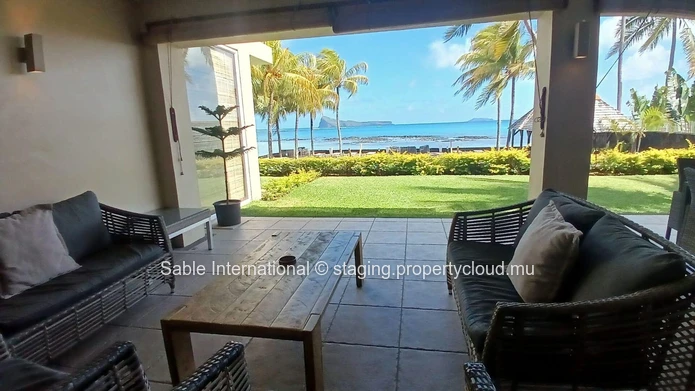 Appartement en bord de mer avec une vue imprenable sur la mer - 3 chambres, piscine commune, entièrement meublé.