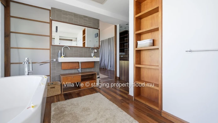 Péreybère - Villa de charme de 4 chambres pieds dans l'eau