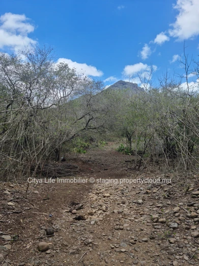 Terrain résidentiel à vendre à Tamarin, 29.546m², caractéristiques générales LP, proche hôpital et magasins €.