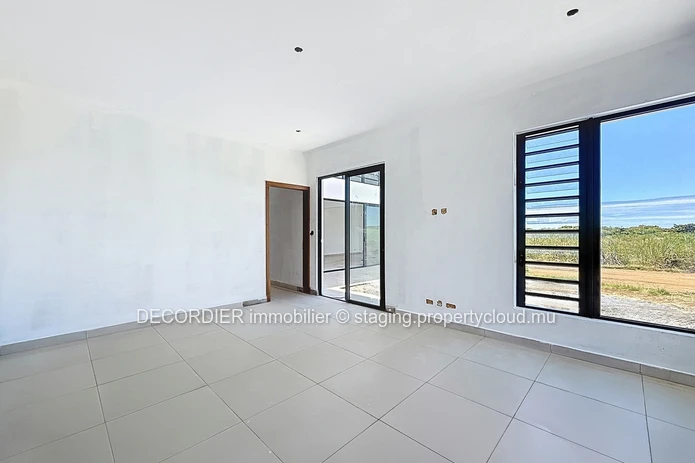 Contemporary Single-Storey Villa with Swimming Pool