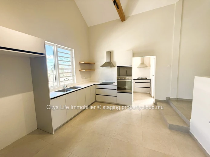 Maison Spacieuse Rénovée à Vendre à Rose-Hill – Idéale pour Investissement ou Résidence Familiale