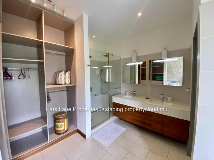 Bel appartement moderne pieds dans l'eau