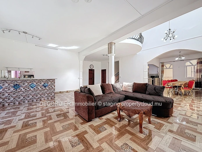 Large 287 m² house for sale