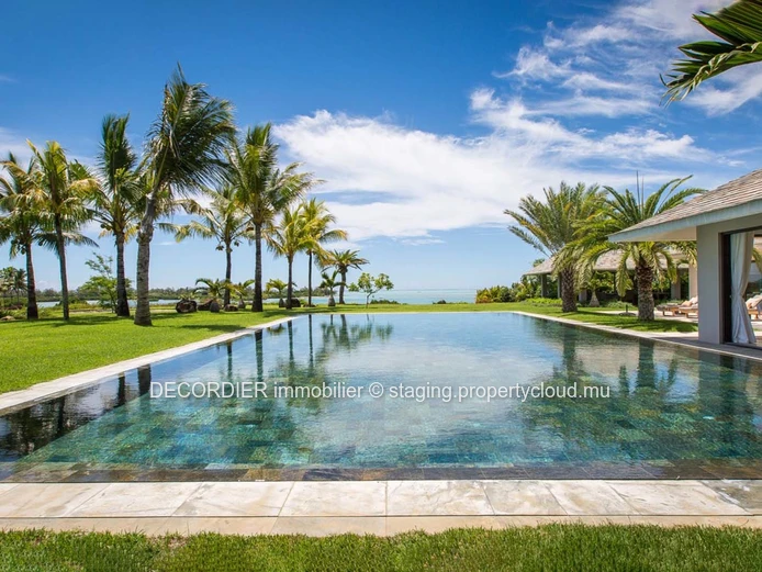 Contemporary single-storey villa accessible to foreigners