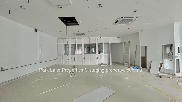 Espace de bureaux stratégiquement positionné au rez-de-chaussée à Ebene