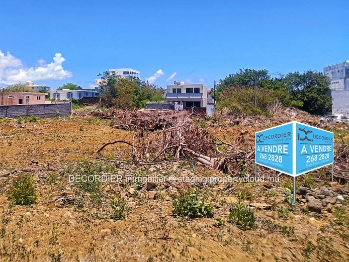 Residential land 10 minutes from the beach
