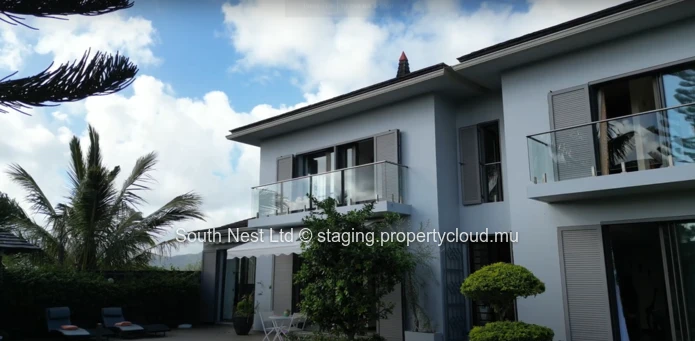 Luxury 6-bed beachfront villa