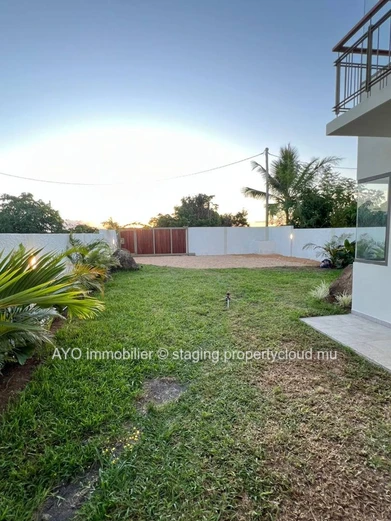 Newly built modern 4 bedrooms house with pool in Forêt Daruty