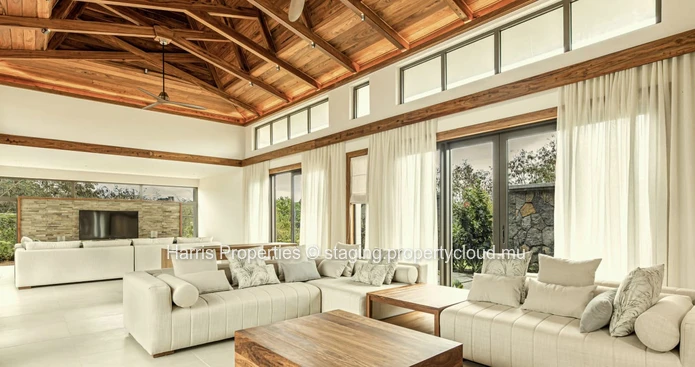 Sumptuous Balinese style villa for sale in Balaclava  