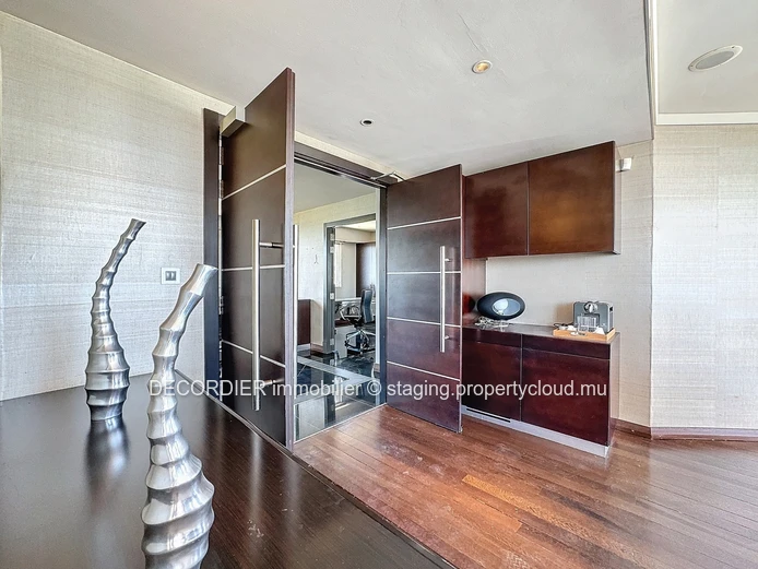 Office for sale in the heart of Grand Bay