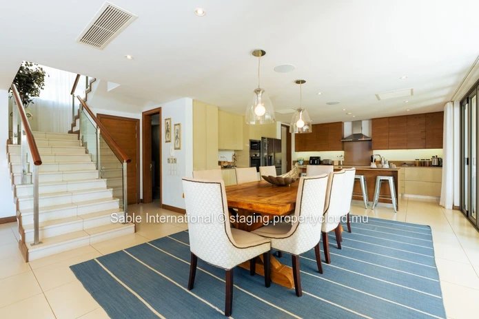 Villa PDS à vendre à Péreybère, 416m², 3 chambres, piscine privée, Vue mer, Proche Golf, Meublé.