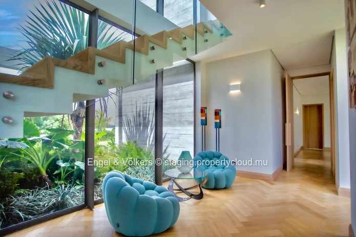 Refined Tropical Living in a Prestigious Golf Estate