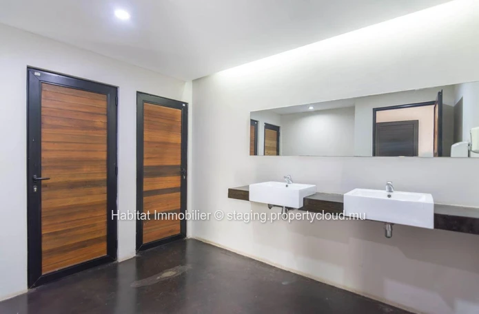 To rent : Newly available 26m² unfurnished office unit