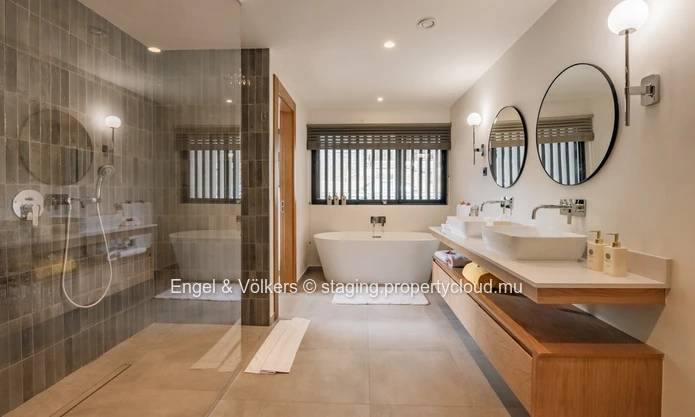 Prestigious West Coast Penthouse with Breath-taking 180° Sea Views