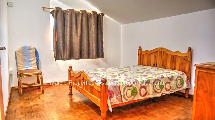 1minute walk from the beach of Flic en Flac - 2 bed apartment - ideal for investment property. 