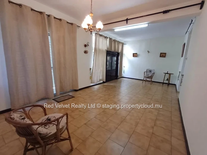  Family house of 6 bedrooms for Sale in Quatre Bornes !
