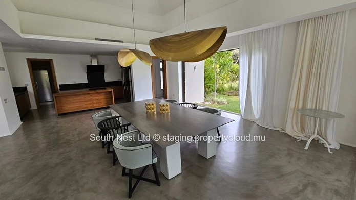 Modern 4-bedroom villa 