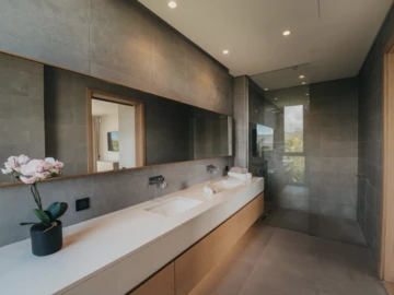 5 Bedroom Villa