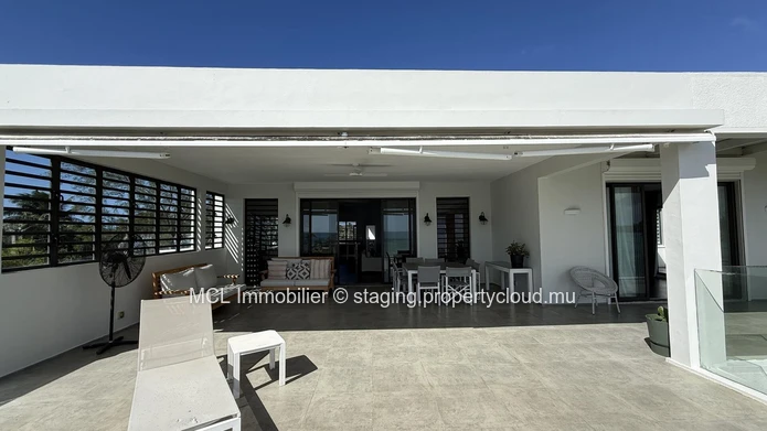 3 bedroom beachfront Penthouse in Pereybere