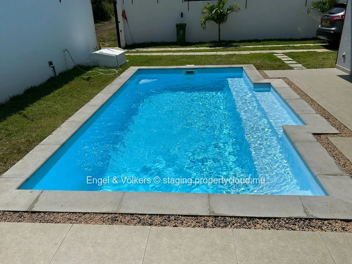 Charming 3-Bedroom House for Rent in Calodyne – Private Pool, Office Space & Close to the Sea