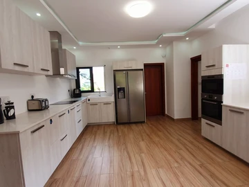 5 Bedroom Villa
