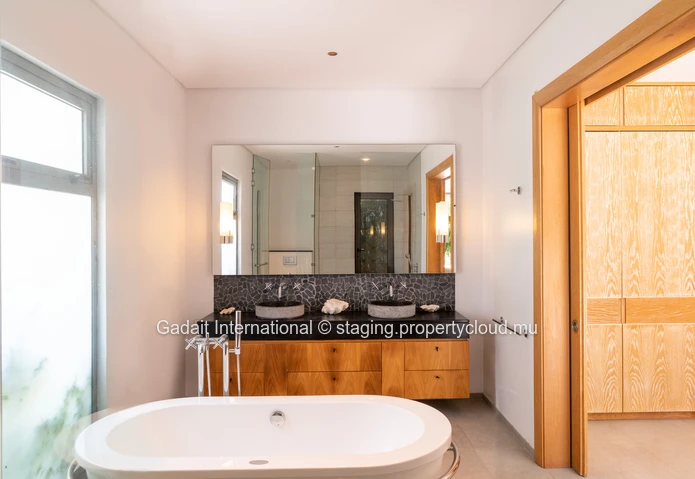Exceptional villa with pool for sale - A gem of a property in the heart of Beau Champ