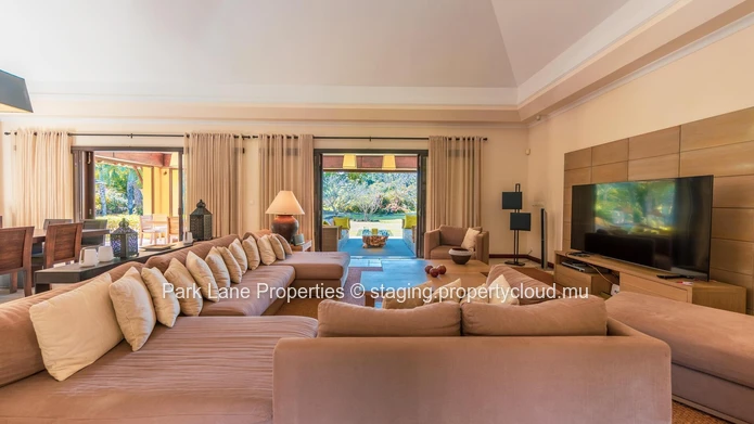 Villa de Prestige de 4 Chambres avec Piscine, Kiosk & Jardin au Tamarina Golf Estate