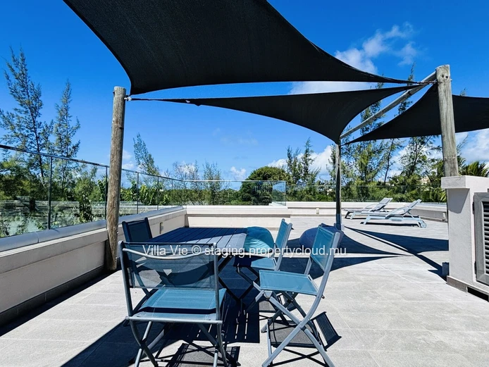 Calodyne - 3-bedroom duplex with a pool by the sea (Sole Mandate)