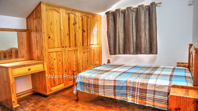 1minute walk from the beach of Flic en Flac - 2 bed apartment - ideal for investment property. 