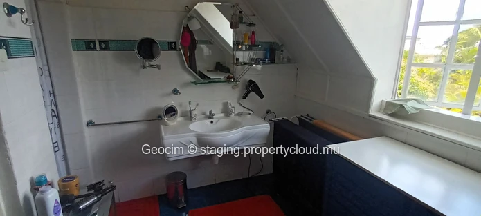 Beau Bassin Jardin Balfour Maison rustique de 5 càc 3 sdb bureau atelier garage sur 400 toises terrain clos. (Mandat exclusif)
