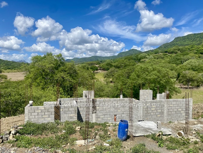 Luxury Villas in Gated Sanctuary between Mountains and the Ocean