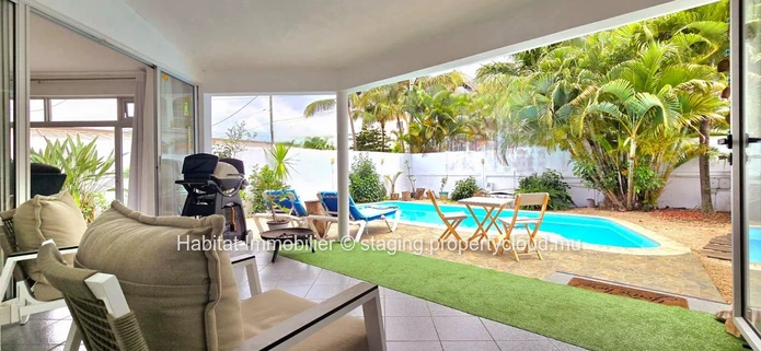 Charming unfurnished family house of 325 m2 on a plot of land of 93 toises, ideally located in a quiet residential ar...