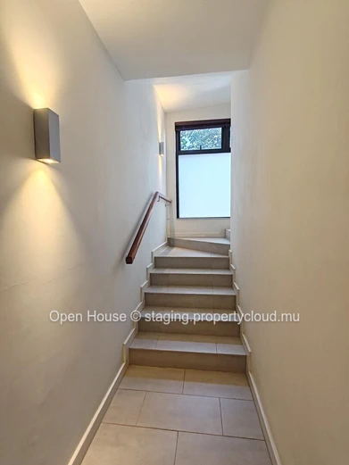 Townhouse/Duplex à vendre à Tamarin, Rivière Noire. Surface habitable de 230m², 3 chambres, bureau, piscine commune. ...
