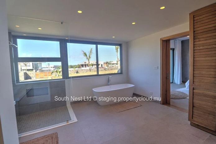 4-bed villa with a modern architecture in a prestigious golf estate