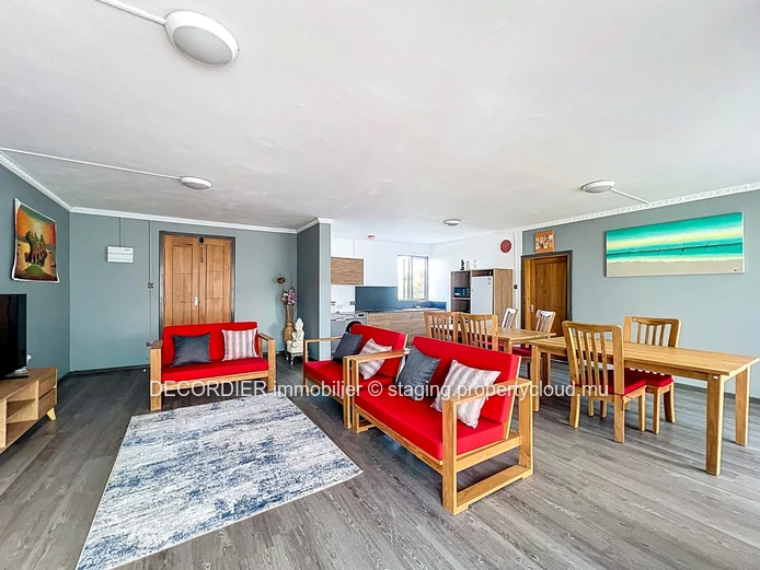 Appartement au 1er étage avec terrasse spacieuse