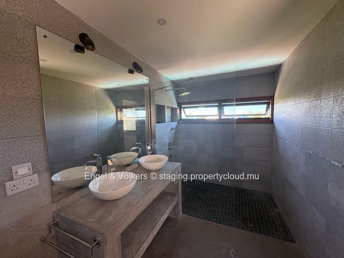 For Sale - Elegant 4-Bedroom house in Tamarin