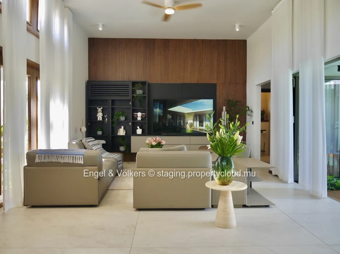 Tropical Luxury Villa with Pool – Just Steps from the Beach