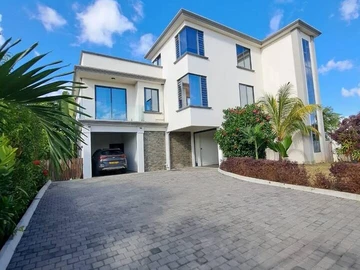5 Bedroom House