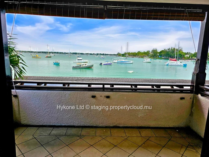 Appartement Pied Dans L'eau À Vendre À Grand Baie